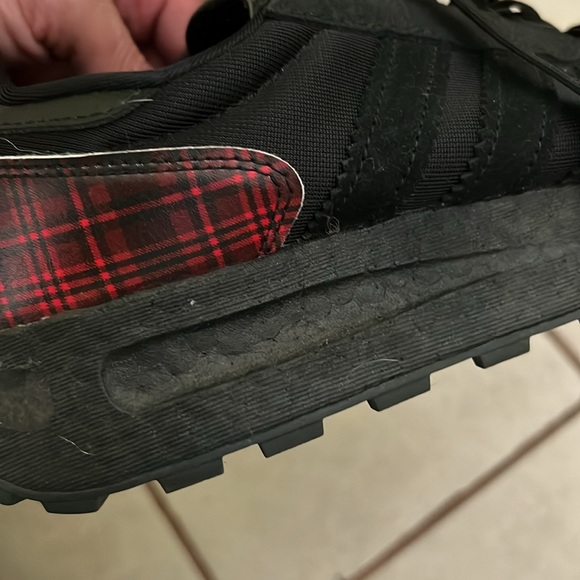 MEN’s Adidas Shoe with boost sole in size 9.5 - Picture 7 of 8